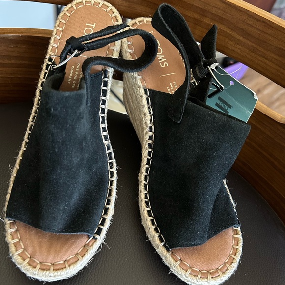 🆕Toms Black Suede Wedge Sandals - Picture 2 of 3